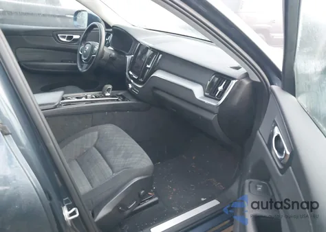 2022 Volvo Xc60 B5 Momentum z USA, uszkodzony, nr VIN YV4L12RK4N1052739